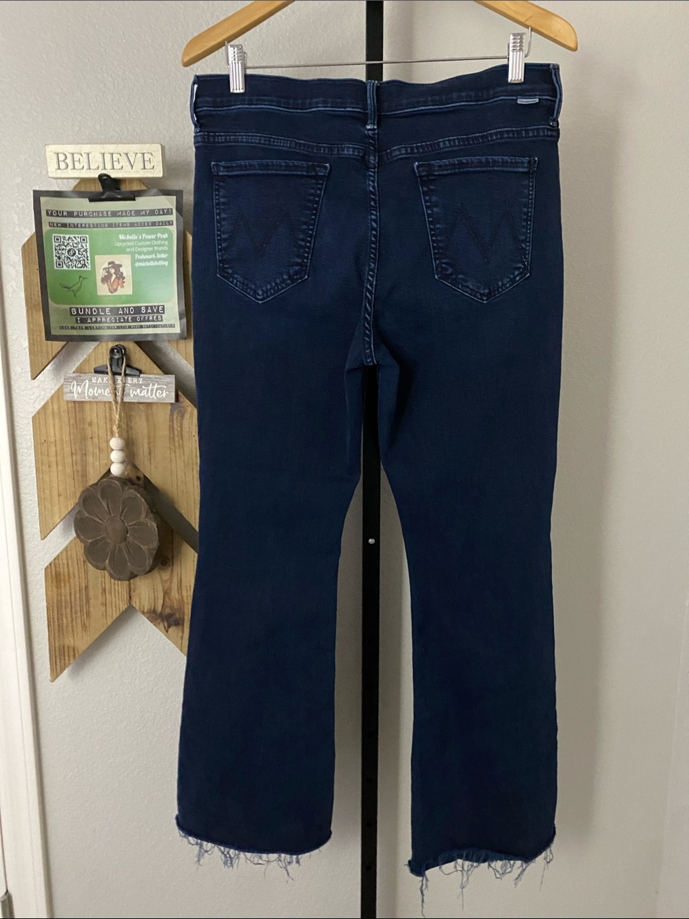 MOTHER Women's Dark Blue Flared Jeans Lil’ Weekender Fray 16.5-18”w 11”rise 29”L - Picture 4 of 8